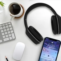 "Forever" belaidės ausinės BTH-505 ant ausies juodos spalvos