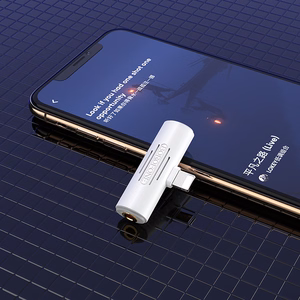 Borofone adapteris BV7 Audio - Lightning į Lightning + 3,5 mm lizdas - baltas