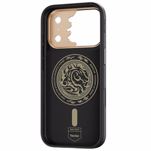 Juodas „Benks Magnetic Armor Pro Knight“ kevlaro dėklas su metaliniu rėmeliu (C.K.FL.AP.GD.B072), skirtas iPhone 18 Pro / iPhone 17 Pro su „Camera Control“ mygtuku