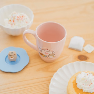 Pusheen – keraminis puodelis su silikoniniu dangteliu ir 3D figūrėle, 350 ml