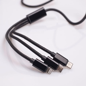 Maxlife 3in1 кабель USB - Lightning + USB-C + microUSB 1,0 м 2,1A черный нейлон