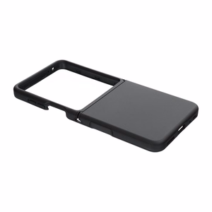 Juodas „4sF-S Hard“ dėklas, skirtas „Samsung Galaxy Z Flip8“