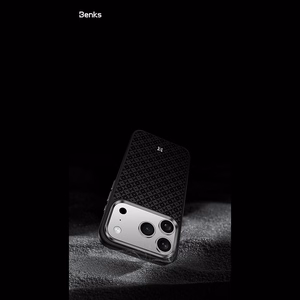 Juodas „Benks Magnetic Armor Pro Armor Grid 600D“ kevlaro dėklas su metaliniu rėmeliu (C.K.FL.AP.BK.B072), skirtas iPhone 18 Pro / iPhone 17 Pro su „Camera Control“ mygtuku