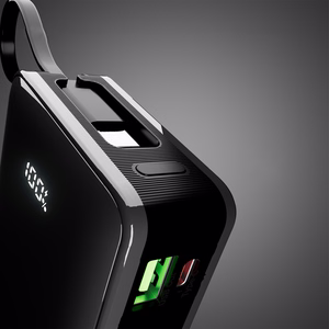 Išorinė baterija SBS 20000 mAh 20W su įmontuotu USB-C kabeliu ir skaitmenine indikacija - juoda