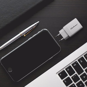Qoltec 51825 GaN 45 W įkroviklis | 5–20 V | 1,5–3 A | 1 x USB-C PD | 1 x USB QC 3.0 | Baltas