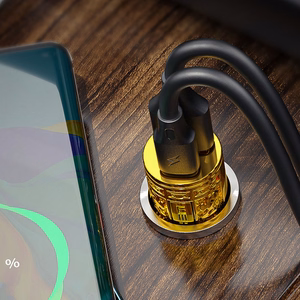 WEKOME WP-C37 Sakin Series automobilinis įkroviklis, USB-C + USB-A, PD 20 W, aukso spalvos