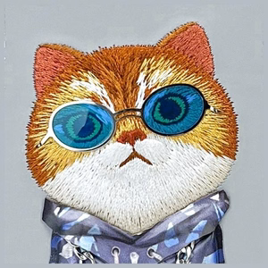 Nimmy Glasses Cool Cat iPhone 15 dėklas - pilkas