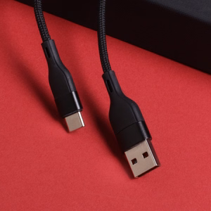 Maxlife MXUC-07 kabelis USB - USB-C 1,0 m 3A juodas nailonas