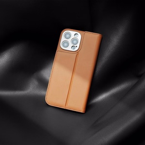 Moshi Overture MagSafe dėklas, skirtas iPhone 16 Pro, su nuimama veganiškos odos pinigine, „Caramel Brown“ spalvos