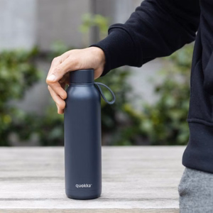 Quokka Solid With Strap nerūdijančiojo plieno termobutelis su dirželiu, 630 ml, Skalūno spalvos