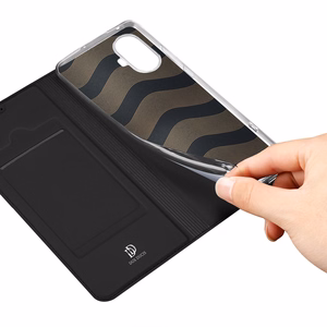 Dux Ducis Skin Pro dėklas Realme 10 Pro+ lankstus dangtelis kortų piniginė stovas - juodas