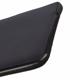 Juoda Tucano Elements 2 4 mm neopreno įmautė MacBook Air 13 col. (2018–2024), MacBook Pro 13 col. (2016–2022) ir 12 col. nešiojamiesiems kompiuteriams