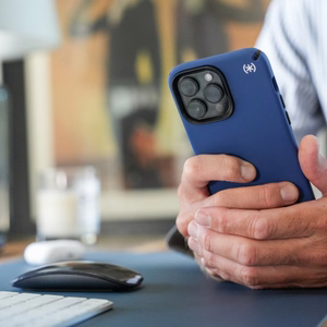 Чехол Speck Presidio2 Pro для iPhone 15 Plus / 14 Plus, с антимикробной защитой Microban, цветовая комбинация «Coastal Blue / Black / White»
