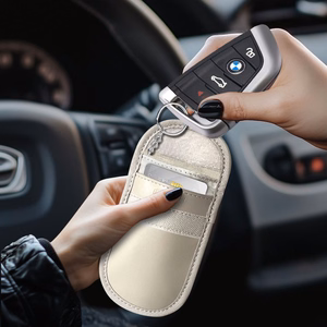 Tech-Protect KLR100 automobilio raktų dėklas su RFID apsauga - smėlinis