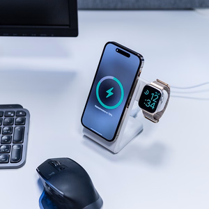 Crong MagSpot Pivot Stand 3 viename belaidis įkroviklis, skirtas iPhone, Apple Watch ir AirPods, suderinamas su MagSafe, baltas