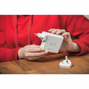 FORCELL F-ENERGY daugiafunkcis įkroviklis 15W 4in1 su USB/USB-C jungtimi, išorine baterija 8000mAh ir belaidžiu įkrovimu