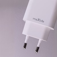"Maxlife MXTC-06-20AC PD QC įkroviklis 1x USB-C 1x USB 20W baltas + USB-C - USB-C kabelis 20W
