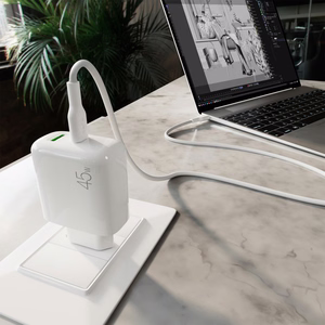 Puro Daily Prolite 45W USB-C USB-A Power Delivery įkroviklis su USB-C kabeliu - baltas