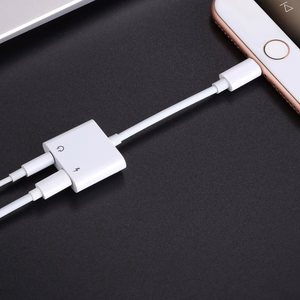 Joyroom S-Y104 ausinių adapteris Lightning - Lightning / mini lizdas 3,5 mm - baltas