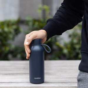 Quokka Solid With Strap nerūdijančiojo plieno termo gertuvė, 510 ml, Slate