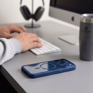 Tech-Protect MagOne MagSafe CC dėklas su 2 grūdintais stiklais, skirtas iPhone 18 Pro Max / 17 Pro Max, skaidrus tamsiai mėlynas