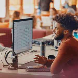 HP Poly Voyager Focus 2-M USB-C-C ausinės USB-C/A adapteris įkrovimo stovas