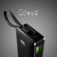 Išorinė baterija SBS 10000 mAh 20W su įmontuotu USB-C kabeliu ir skaitmenine indikacija - juoda