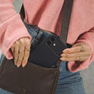 Tech-Protect Silicone magnetinis dėklas telefonui iPhone 17 - juodas