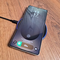 "Blavec" indukcinis įkroviklis BQI-07 Qi 15W "UniCharge" (BQI07-QIB), juodas stiklas