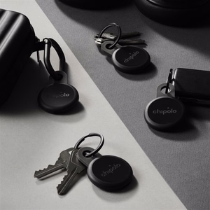 Chipolo LOOP – įkraunamas Bluetooth sekiklis su silikoniniu kilpeliu iOS & Android, 4col_Charcoal