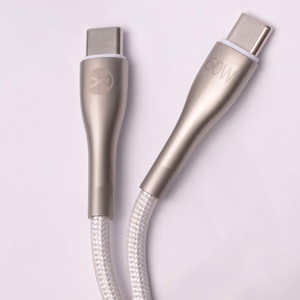 "Forever Sleek" kabelis USB-C - USB-C 1,0 m 60W baltas