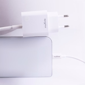 "Maxlife MXTC-06-20C PD QC įkroviklis 1x USB-C 20W baltos spalvos + USB-C - USB-C kabelis 20W