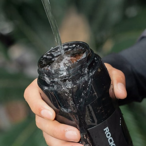Rockbros S550H-1 700 ml termosinė gertuvė su magnetiniu laikikliu ir tvirtinimo dirželiu - juoda