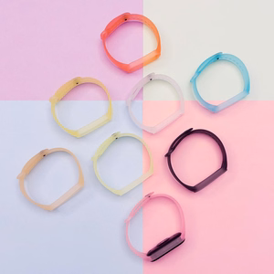 Silikoninis dirželis Xiaomi Mi Band 5 / 6 apyrankei - auksinis