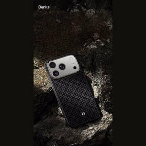 Juodas „Benks Magnetic Armor Pro Armor Grid 600D“ kevlaro dėklas su metaliniu rėmeliu (C.K.FL.AP.BK.B072), skirtas iPhone 18 Pro / iPhone 17 Pro su „Camera Control“ mygtuku