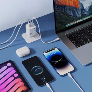 BWOO CDA147PD sieninis įkroviklis 65W 2x USB-C prievadas + USB-A, baltas