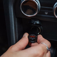 "Maxlife MXCC-04 PD QC automobilinis įkroviklis 1x USB-C 1x USB 20W juodas