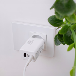 "Maxlife MXTC-08-65ACC PD QC įkroviklis 2x USB-C 1x USB 65W baltas