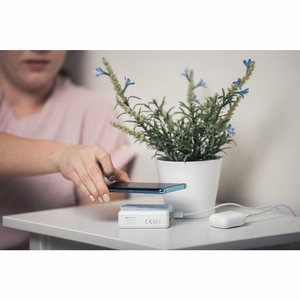 FORCELL F-ENERGY daugiafunkcis įkroviklis 15W 4in1 su USB/USB-C jungtimi, išorine baterija 8000mAh ir belaidžiu įkrovimu