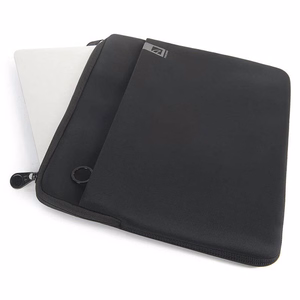 Tucano Top Second Skin apsauginė nešiojamojo kompiuterio įmautė, skirta MacBook Air 15 colių (M5/M4/M3/M2/2026-2023) / MacBook Pro 15 colių / 14 colių ir 13 colių kompiuteriams, juoda