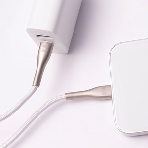 "Forever Sleek" kabelis USB-C - USB-C 1,0 m 60W baltas