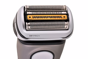 Braun Series 9 Pro+ 9615S – tinklelinė barzdaskutė, juoda / pilka