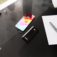 Išorinė baterija SBS 10000 mAh 20W su įmontuotu USB-C kabeliu ir skaitmenine indikacija - juoda