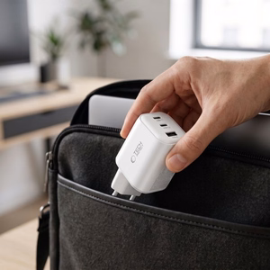 „Tech-Protect NCA100W-GaN“ 3 jungčių 100 W PD 3.2 / QC 3.0 maitinimo adapteris – baltas
