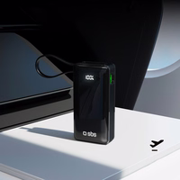 Išorinė baterija SBS 10000 mAh 20W su įmontuotu USB-C kabeliu ir skaitmenine indikacija - juoda