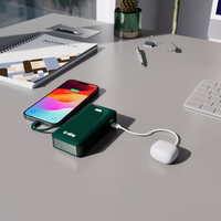 Išorinė baterija SBS 10000 mAh 20W su įmontuotu USB-C kabeliu ir skaitmenine indikacija - žalia