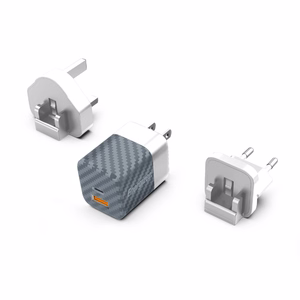 Energizer Ultimate A38QMU GaN kelioninis tinklo įkroviklis su EU / UK / US kištukais, USB-C + USB-A, 38 W PD + QC 3,0, sidabro spalvos