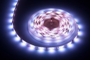 Apšvietimo rinkinys su 5050 SMD LED juosta (150 LED), maitinimo šaltiniu ir spalvų valdikliu