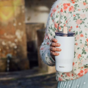 Quokka Mist nerūdijančiojo plieno termo puodelis su šiaudeliu, 720 ml, Dramblio kaulo spalvos