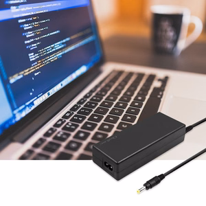 Qoltec 51038 maitinimo adapteris / inverteris Vidaus 65 W Juoda